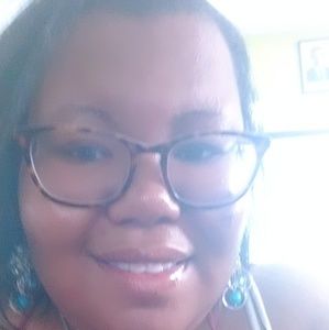 Meet your Posher, Lenishia